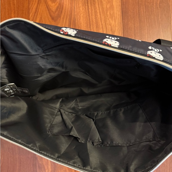 Hello Kitty Travel Bag - Picture 2 of 4